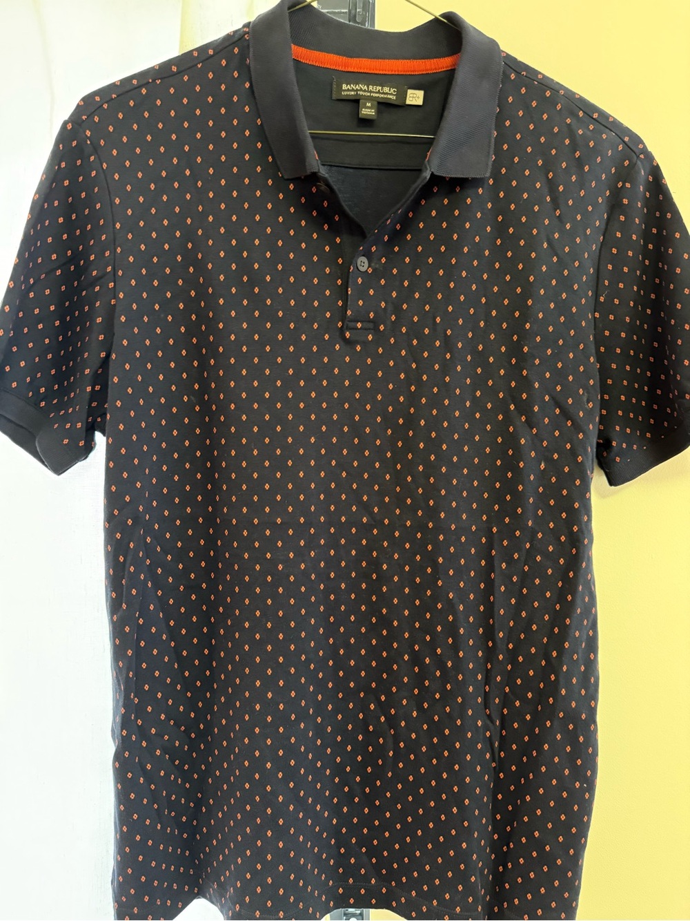 Banana Republic Men’s Black Polo Shirt with Orange Dot Print size M